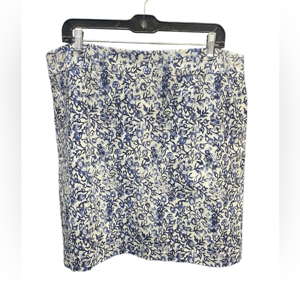 Westport White Navy Blue Floral accent elastic Waist Skort